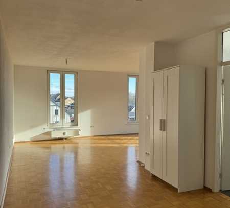 2 Zimmerwohnung-Altbau saniert- Nähe Rödelheim-Bahnhof