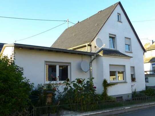 Familienfreundliches Einfamilienhaus mit ca. 140 m² Wohnfläche und kleinem Garten