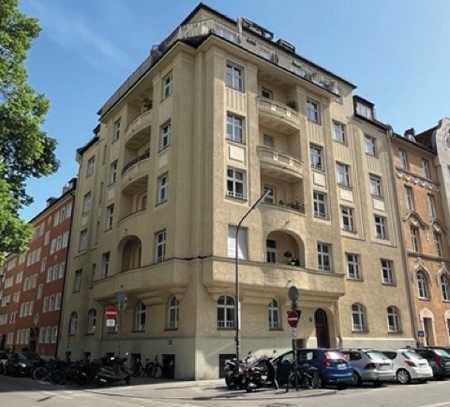 Große 4-Raum-Wohnung mit Balkon, Loggia und Lift