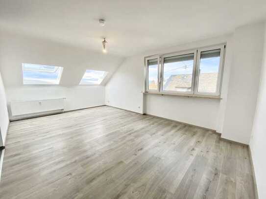 Sehr helle DG Wohnung auf der Pfaffendorfer Höhe mit Blick auf Koblenz