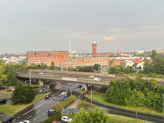 Stilvolle, vollständig renovierte 3-Zimmer-Wohnung mit Balkon und Einbauküche in Braunschweig