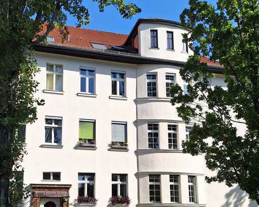 Dachgeschosswohnung unweit Breitenbachplatz und Erlenbuschpark