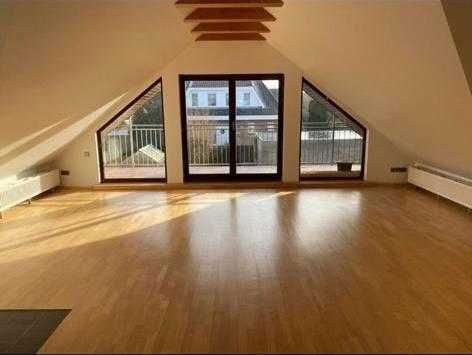 Exklusive 3-Raum-DG-Wohnung mit Balkon in Lehrte