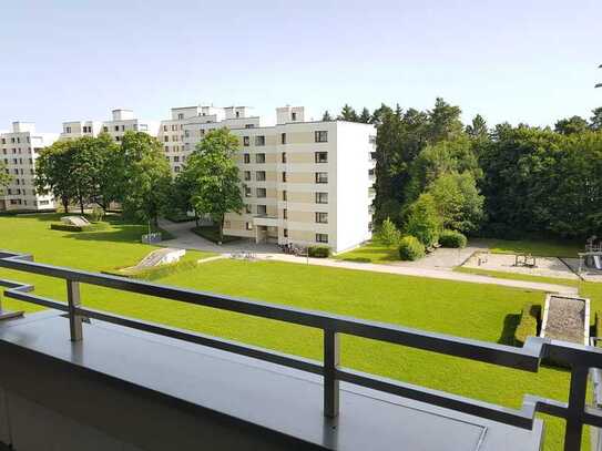 1,5 Zi. 48qm Wohnung - Balkon - EBK - TG Baldham ,saniert,schöne Aussicht