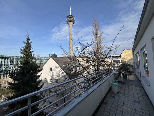 Einmalige Chance: 4-Zimmerwohnung in bester LAGE vom Düsseldorfer-Hafen. Bezugsfreie Übergabe