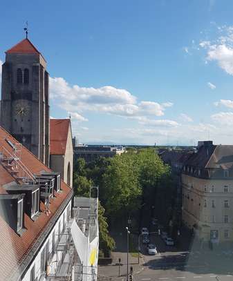 Alpenblick! Helle 2,5-Zimmer-Maisonette-DG-Wohnung mit EBK in Obergiesing, München