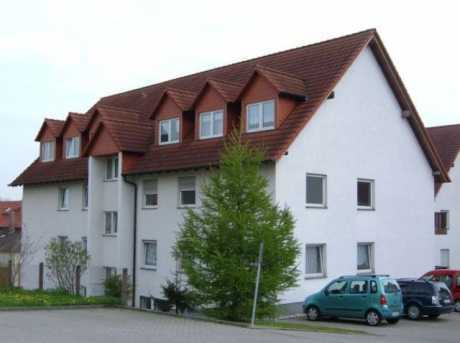 frisch sanierte, großzügige 4-Raum-Erdgeschosswohnung mit Balkon und Stellplatz in Wenigenlupnitz