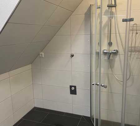 Geschmackvolle, neuwertige 2-Zimmer-Dachgeschosswohnung mit Balkon und EBK in Schelklingen