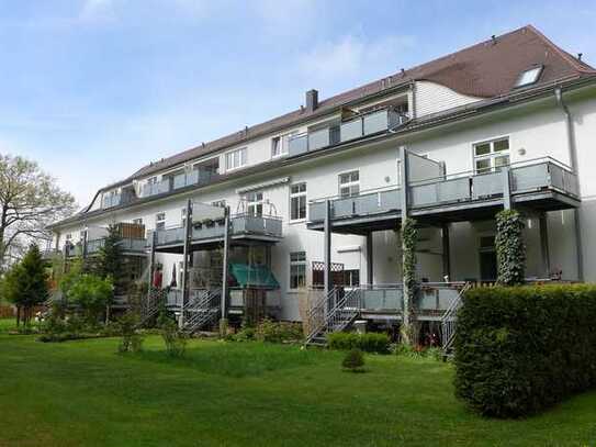 Stilvoll Wohnen im Grünen: Gemütliche Zwei-Zimmer-Wohnung mit großem Balkon in Oschatz