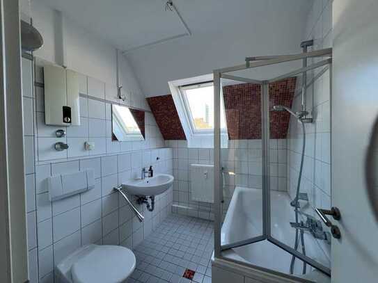 Toll sanierte 3-Zimmer-Wohnung mit EBK in Köln Deutz, befristet bis 31.12.2025