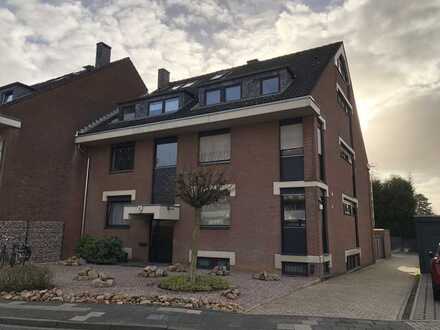 Vollständig renovierte Wohnung mit 3 Zimmern, Balkon und Garage in Meerbusch