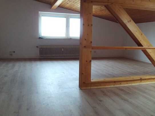 Schöne DG. -Wohnung in Fürth * Single Wohnung *