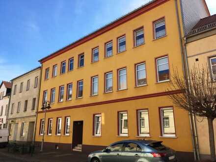 Geräumige 6,5 Raum DG Wohnung mit 2 Bädern zentral in Groitzsch