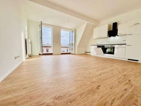 SATURDAY-VIEWING: FIRST MOVE ROOFTOP APARTMENT WITH FITTED KITCHEN, TERRACE - 150 M TO RIVER SPREE!