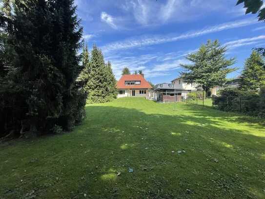 Zweifamilienhaus im grünen auf großem Grundstück