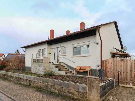 Gepflegtes 2-Zi.-Zuhause mit Garten, Spa-Bereich und einem Carport