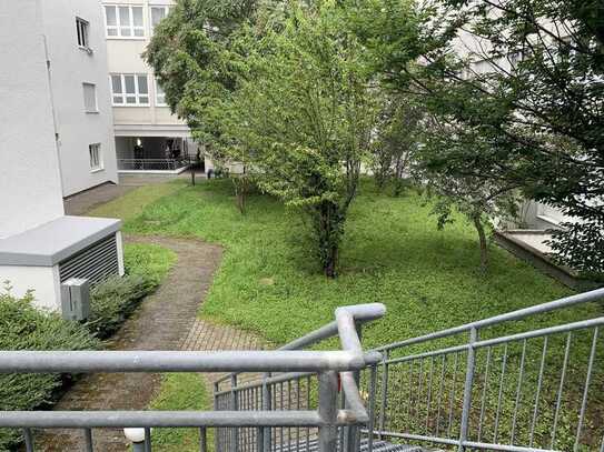 Stilvolle, vollständig renovierte 2-Raum-Wohnung mit EBK in Stuttgart