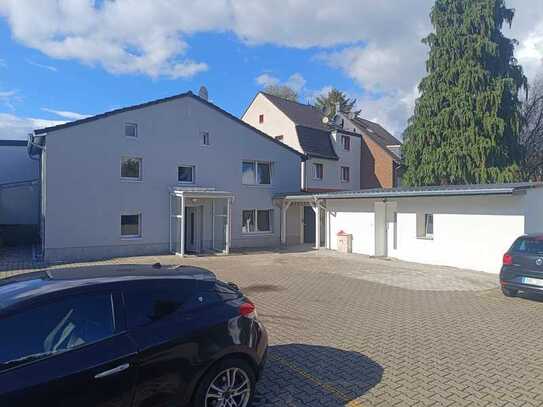 Erstbezug nach Sanierung: Stilvolle 4-Raum-Haus mit Büroraum in Mönchengladbach Bettrath-Hoven