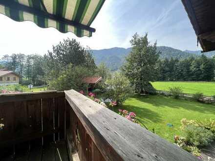 Großzügige 2-Zimmer-Wohnung mit großer Terrasse und Balkon - schöner Ausblick in die Berge!