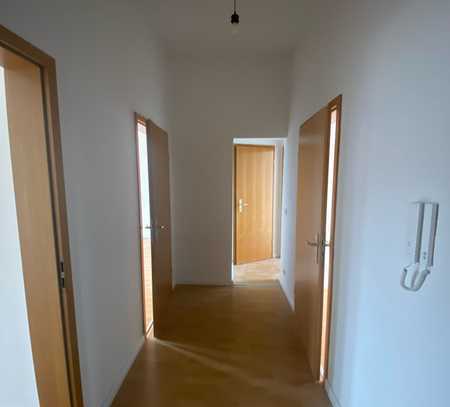 Schöne renovierte 2,5 Zimmer Wohnung / Zeitz