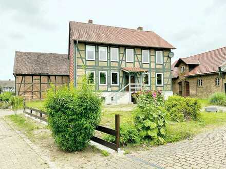 Charmantes Historisches Juwel trifft auf Moderne: Einfamilienhaus mit Nebengebäude in Apelnstedt