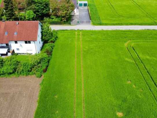 "Rarität": Baugrundstück mit Landwirtschaftsfläche in gefragter Ortsrandlage Nähe Landshut