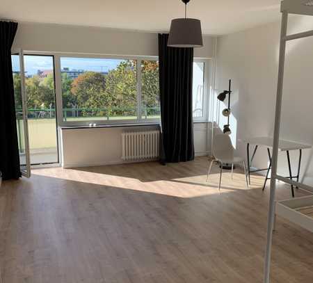 3. Etage, unweit der Spree, mod. Duschbad,schicke EBK,Laminat, Fahrstuhl,Balkon!