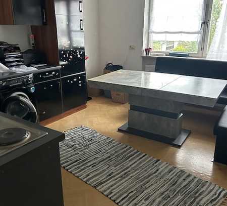 **1,5 Zimmerwohnung mit Balkon** in ruhigem Mehrfamilienhaus