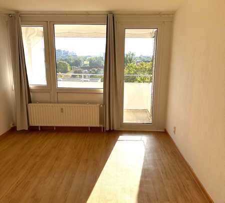 Modernisierte 1-Wohnung mit Balkon und Einbauküche in Hannover