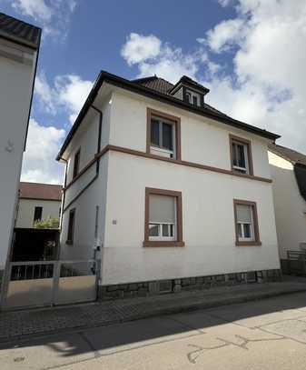 Freundliches Haus mit fünf Zimmern in Hemsbach