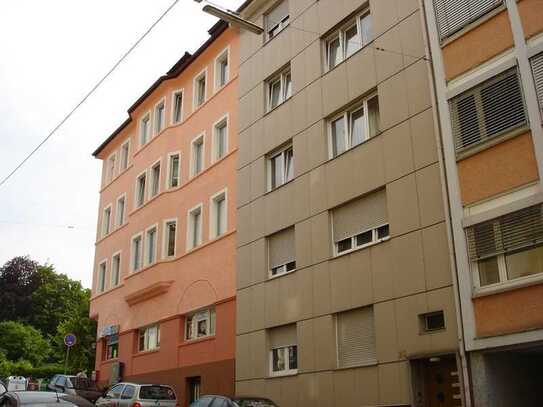 **Helle und moderne 3- Zi - Whg ** mit Balkon