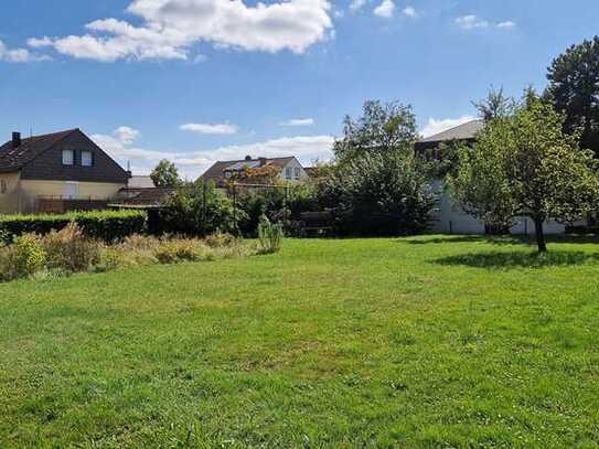 1500m² großer sonniger Garten und ein großes Zweifamilienhaus in ruhiger Aussichtslage