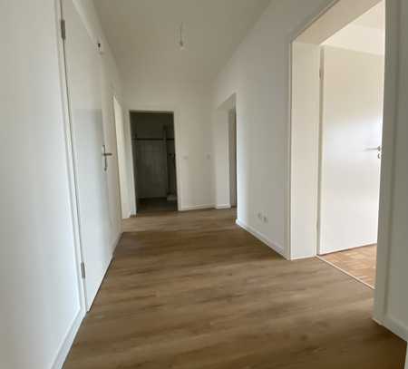 Helle 4-Zimmer-Wohnung mit Südwestbalkon in Neuss-Grimlinghausen