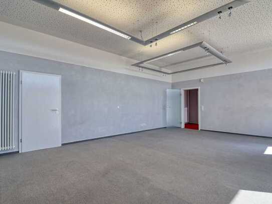 Moderne Büro- / Praxisräume mit Parkplätzen in toller Lage