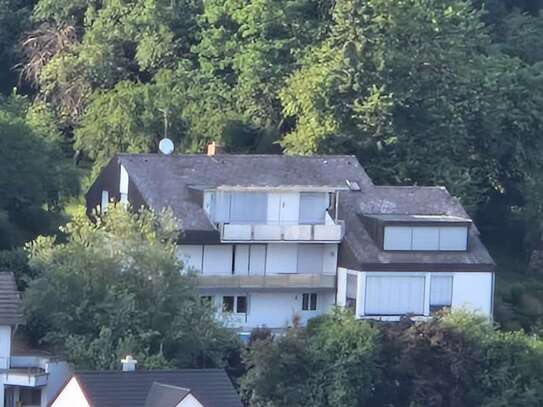 Moderne und großzügige Dachgeschosswohnung in traumhafter Lage mit Blick auf die Burg