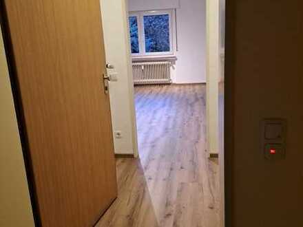 Renovierte 1-Zimmer-Wohnung mit Einbauküche, Diele und Duschbad in Weiden, Köln