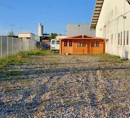 gepflegter Außenstellplatz mit Bürohütte