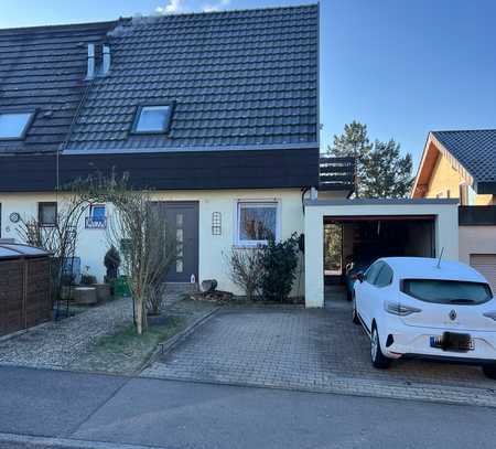 Doppelhaushälfte, hochwertig renoviert mit ELW, EBK, PV-Anlage, Garten, Einzelgarage, 2 Stpl.