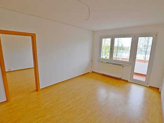 2-Raum-Wohnung mit Balkon und Badewanne! Bezug ab 01.01.25 möglich!