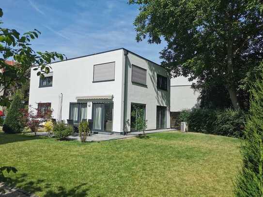 Moderne Bauhausvilla in top Lage am Wasser in der Altstadt von Erfurt