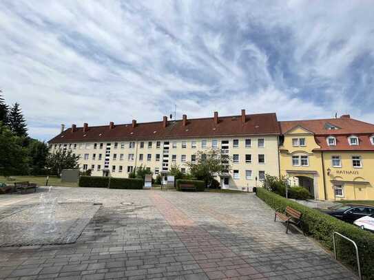 Wohnen am Schloss in zentraler Lage! Sanierte 2-Zimmer-Hochparterre-Wohnung in Weißenborn