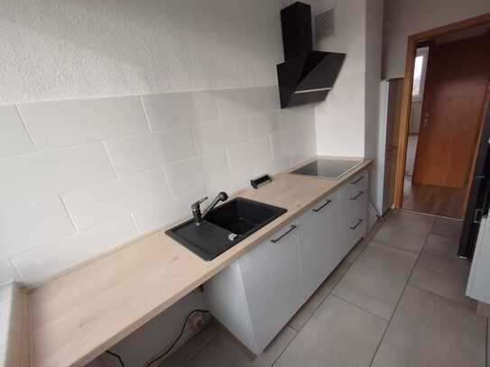 Freundliche 3-Zimmer-Wohnung mit Balkon, neuer Einbauküche und Stellplatz
