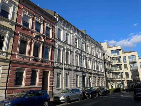 TRAUMHAFTE ALTBAUWOHNUNG IN TOP LAGE VON MG