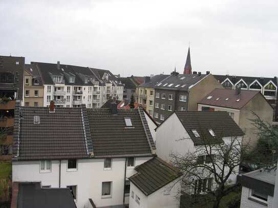 Helle 3 Zimmer Wohnung mit Blick über die Dächer