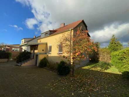 Ein Raumwunder mit traumhaftem Garten und Gäste-Remise