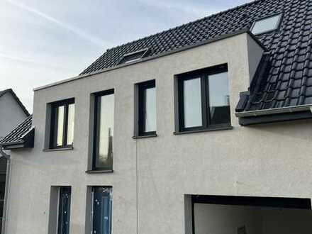 Traumhafte Dachgeschoss-Maisonette: Exklusives Wohnen in Wersten!