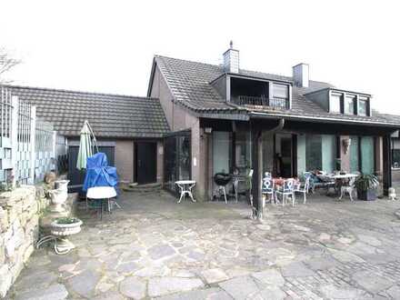 FREISTEHEND EXKLUSIV MEHRGENERATIONENHAUS, 3 GARAGEN, MARMOR, KAMIN, SAUNA IN KNITTKUHL