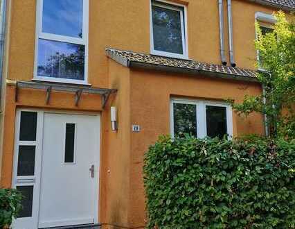 Renoviertes Reihenhaus mit Garten und Carport