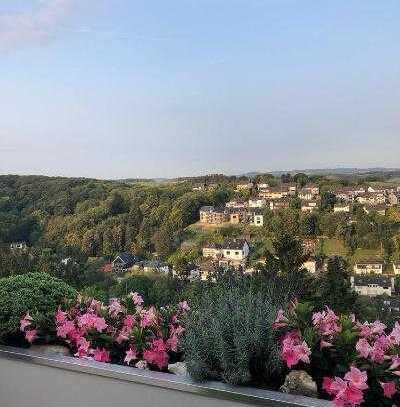 3 Zimmer Wohnung mit großzügiger Sonnenterrasse und traumhafter Aussicht in bester Wohnlage