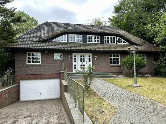 Das Einfamilienhaus befindet sich in einzigartiger Lage im bevorzugten Hamburger Stadtteil Sasel